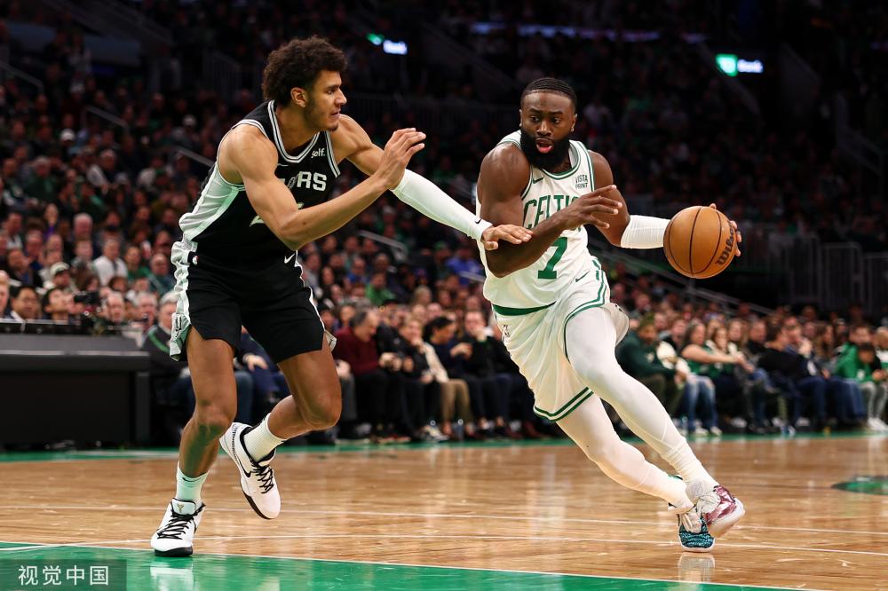 让人们对他 让人们对他